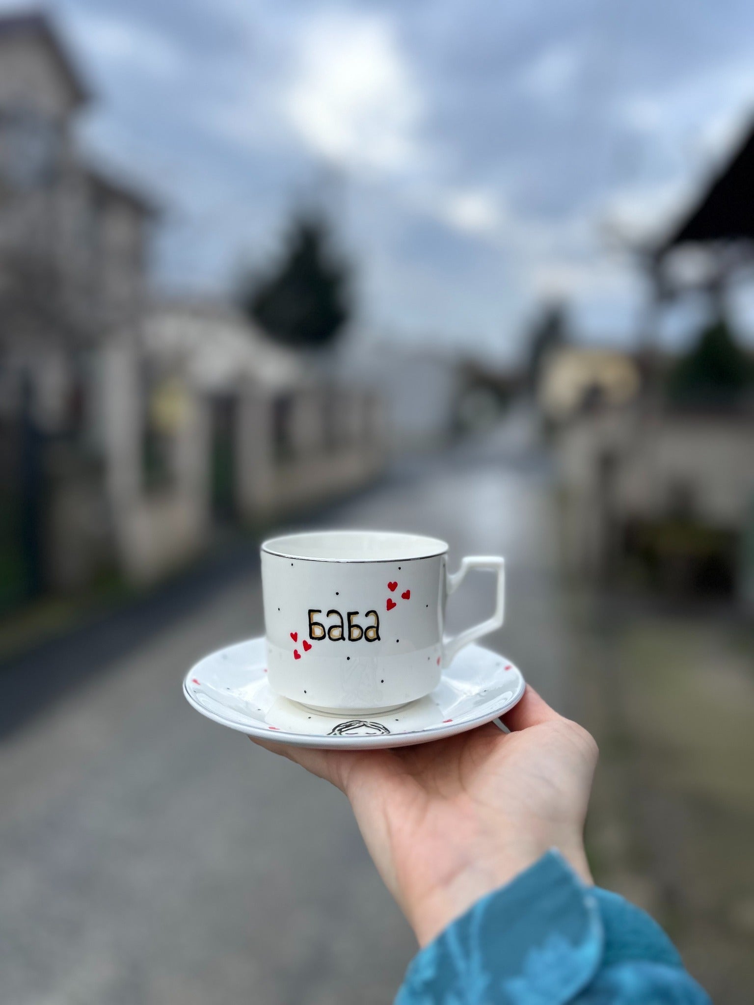 Рачно насликана шолја за баба